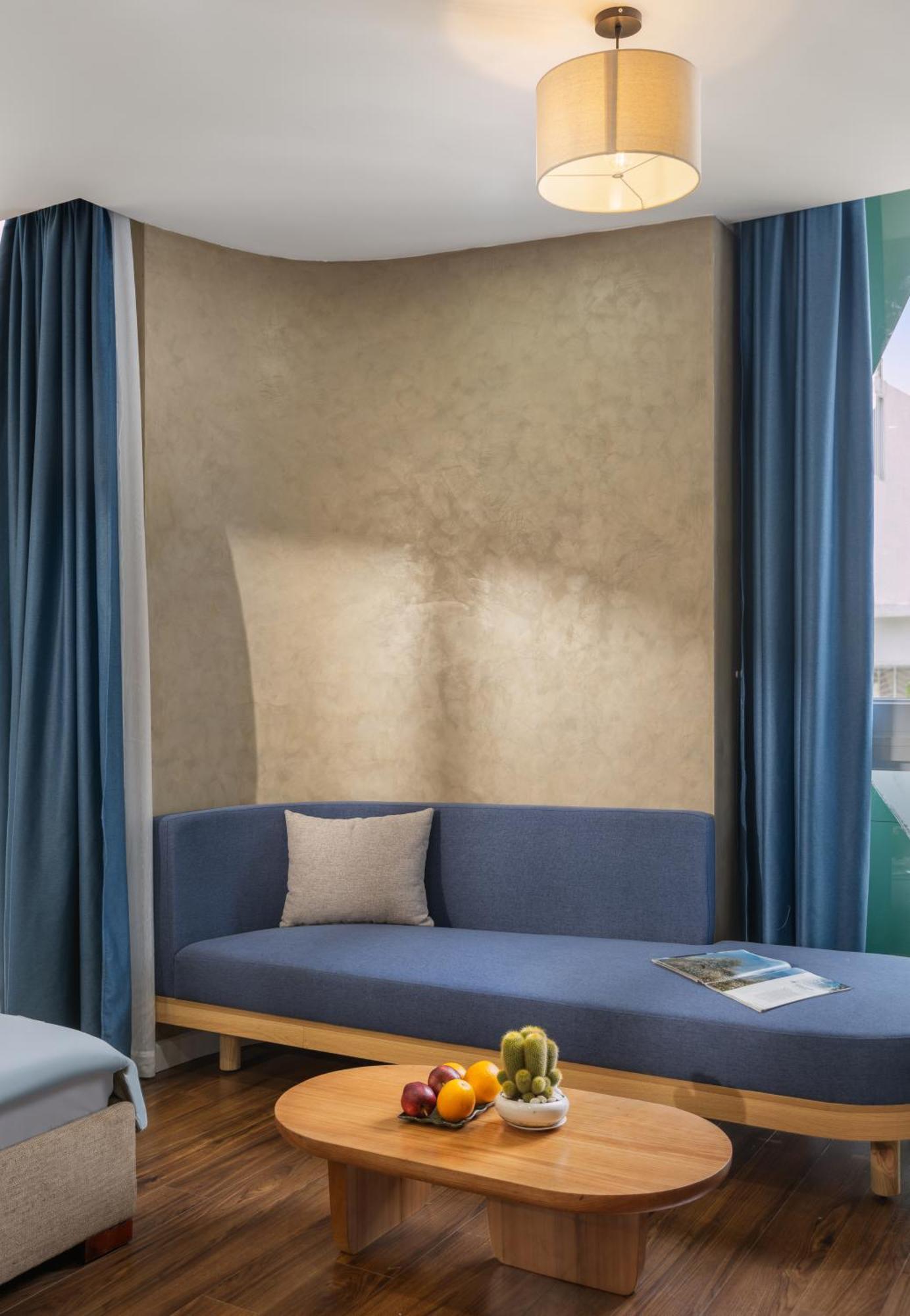 Q Hotel *